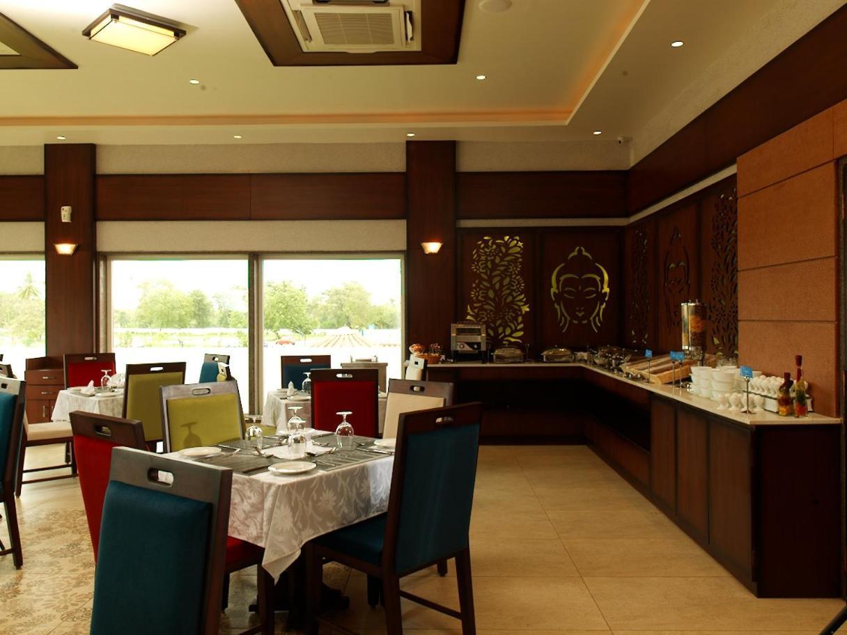 Neonz Resort & Club Ānand Εξωτερικό φωτογραφία