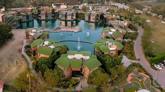 Neonz Resort & Club Ānand Εξωτερικό φωτογραφία