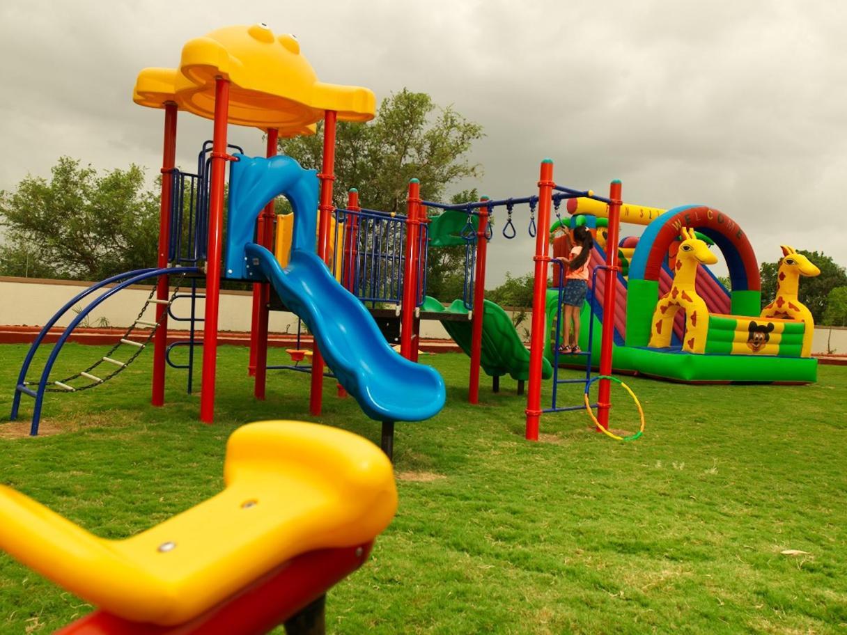 Neonz Resort & Club Ānand Εξωτερικό φωτογραφία