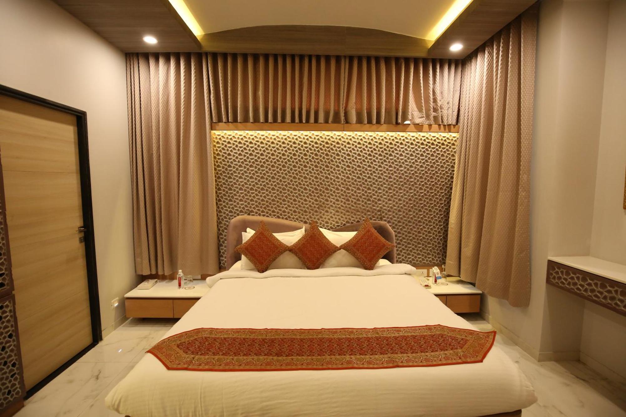Neonz Resort & Club Ānand Εξωτερικό φωτογραφία