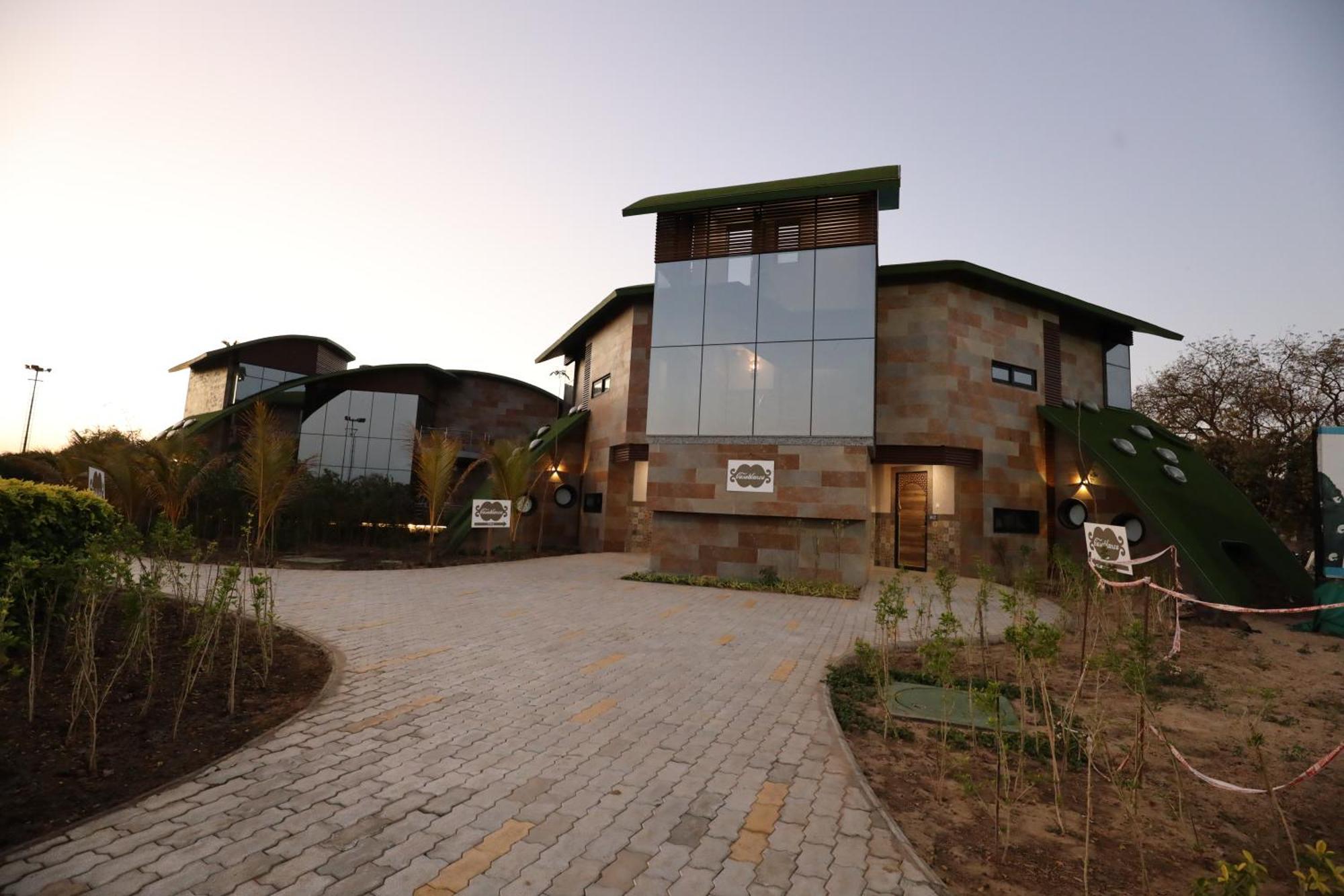 Neonz Resort & Club Ānand Εξωτερικό φωτογραφία